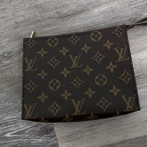 Louis Vuitton Toiletry 19